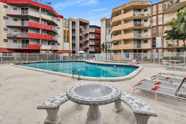 Building Photo - 1750 W 46th St