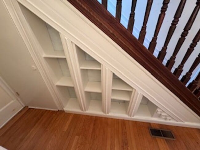 Building Photo - Single Family Home Close to Downtown Lexin...