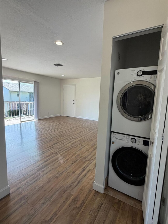 Building Photo - 2017 S Seacrest Blvd