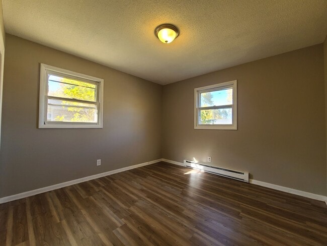 Building Photo - 2206 Welch Dr