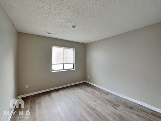 Building Photo - 3035 Falcon Bridge Dr
