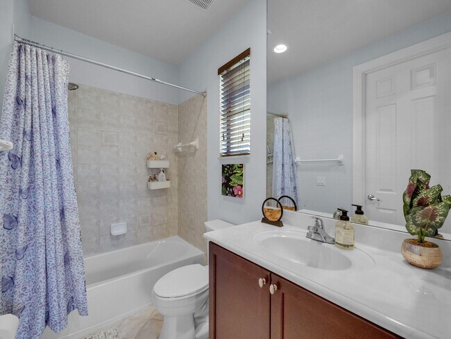 Building Photo - 8703 Club Estates Way
