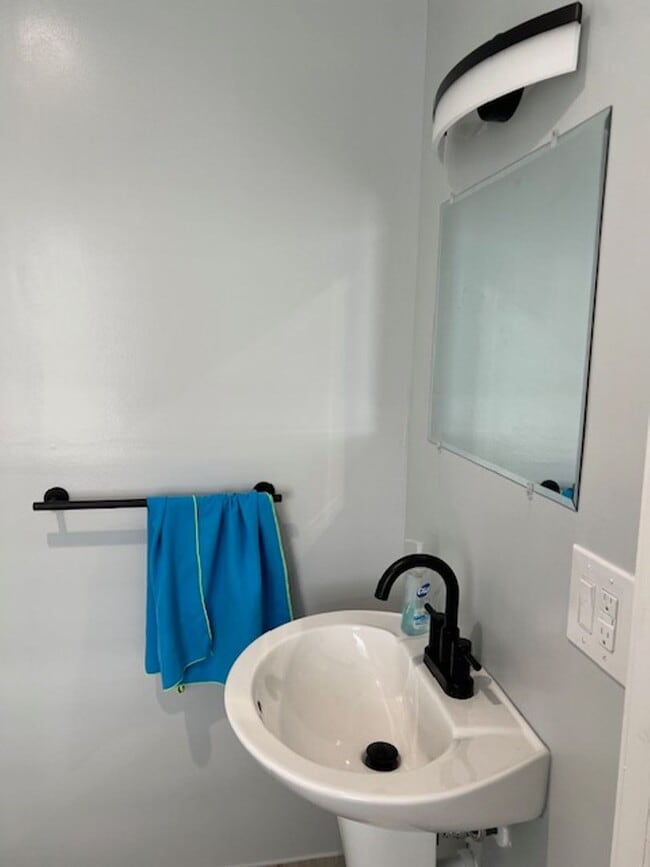 Building Photo - Single Family Home with Breathtaking Views