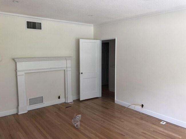 Building Photo - 1015 Harwood St