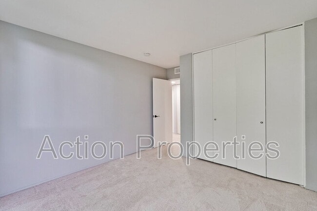 Building Photo - 181 Del Medio Ave