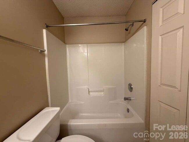 Building Photo - 6007 Cougar Ln