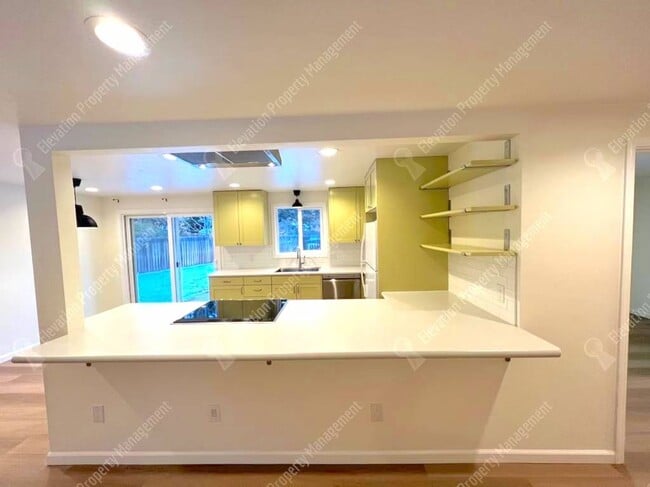 Building Photo - Updated 3 BR + home office w/ large yard in quiet cul-de-sac