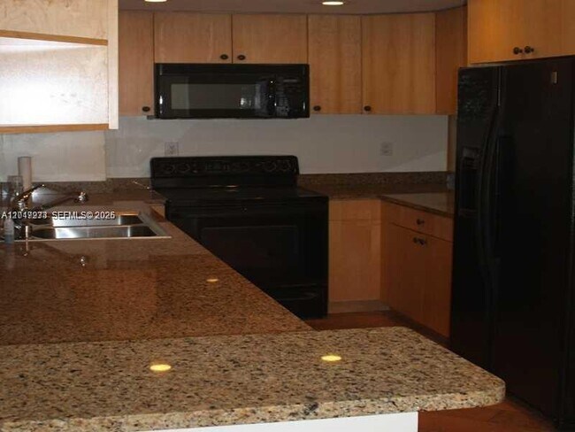 Building Photo - 10350 W Bay Harbor Dr