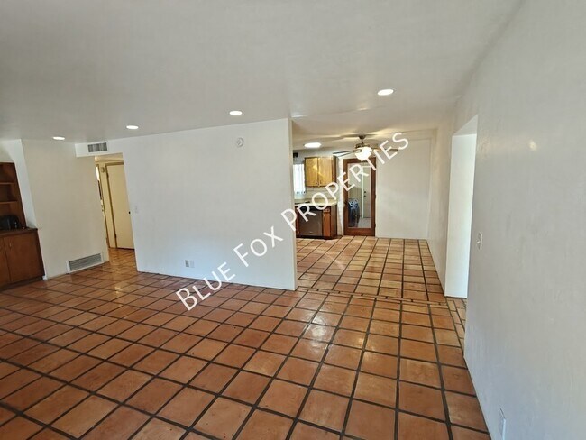 Building Photo - 2781 W Calle Carapan