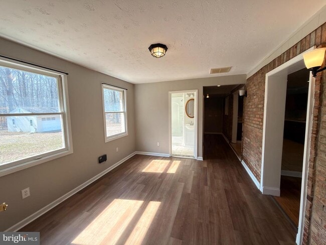 Building Photo - 10325 Gordon Rd