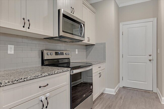 Building Photo - 5121 Heathbrook Dr