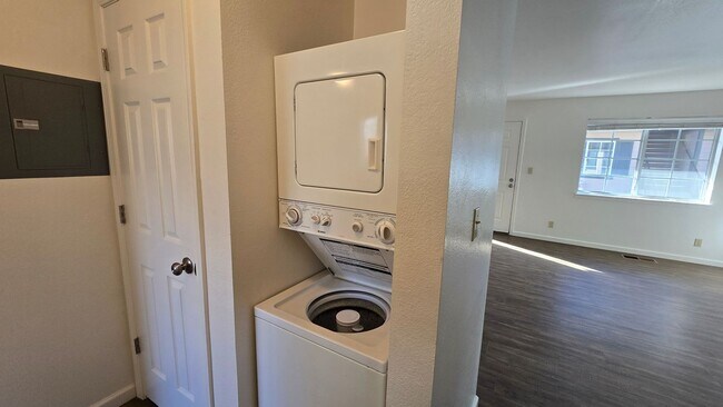 Building Photo - 247 Cheney St