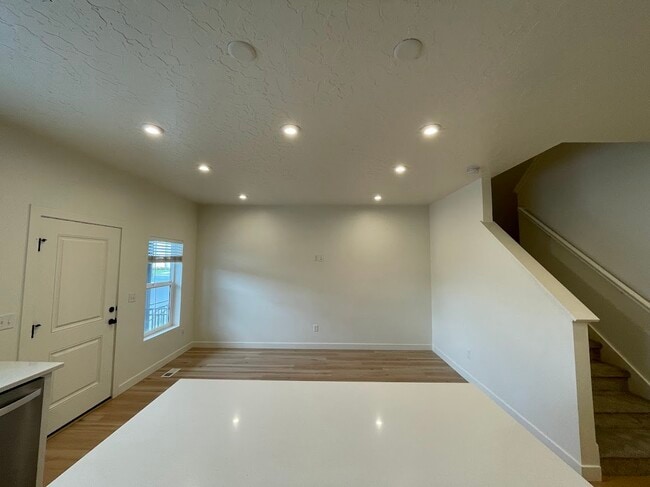 Building Photo - 4360 Hurstbourne Dr