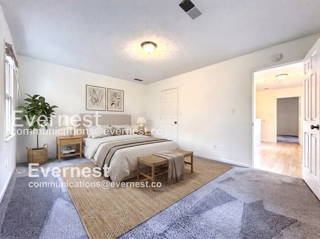 Building Photo - Beautiful 4-Bedroom Home with Modern Comforts / Pet-Friendly / Vouchers Accepted / Available Now!