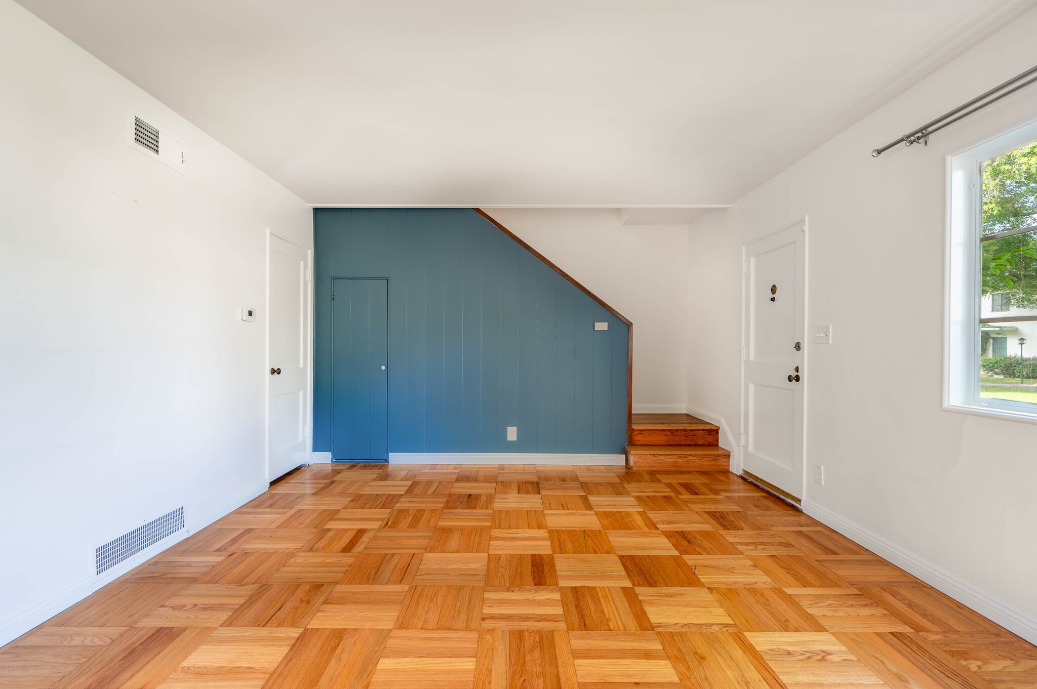 Building Photo - 5161 Village Grn