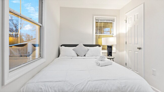 Building Photo - 5545 Davey St