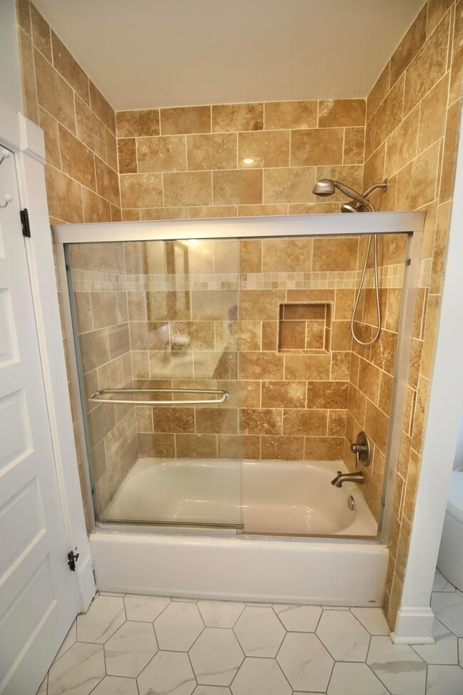 Building Photo - 310 E Beck St