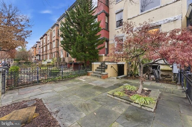 Building Photo - 1362 Irving St NW