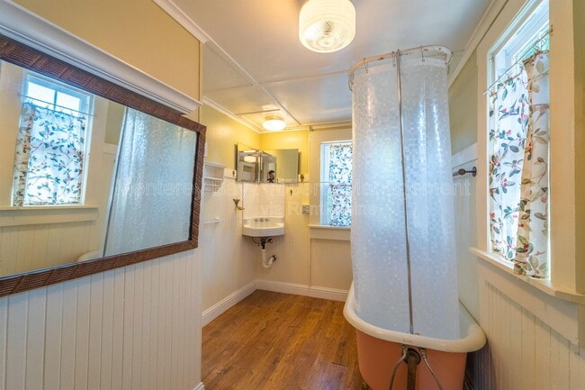 Building Photo - 461 Reeside Ave