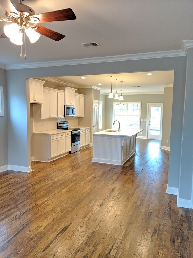 Building Photo - Home For Lease - Convenient Commute to Greater Nashville Area