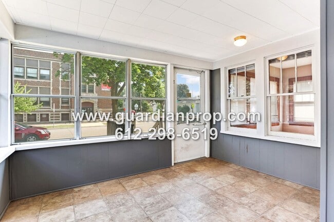 Building Photo - House Available August 1, HW Floors & Buil...