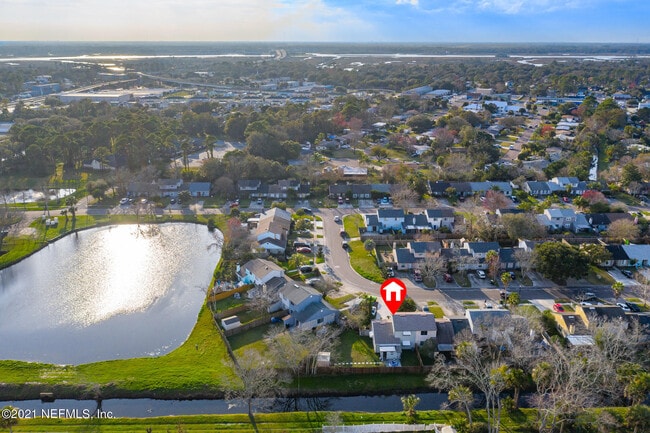 Building Photo - 744 Aquatic Dr