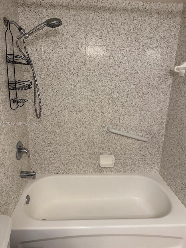 Building Photo - 910 SW Airoso Blvd