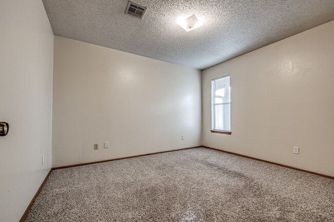 Building Photo - Charming 2 bed 2 bath duplex in Norman