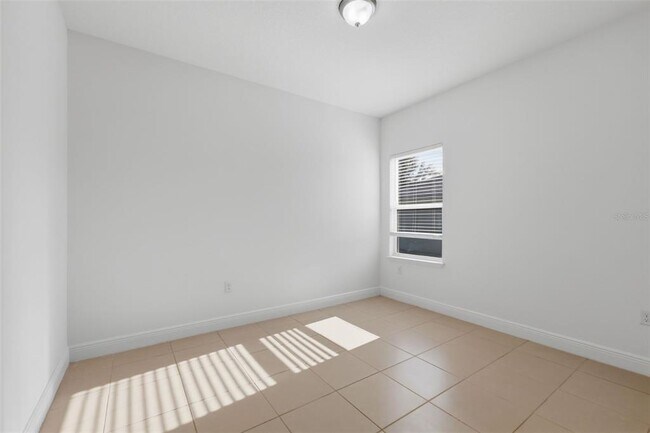 Building Photo - 304 Begonia Ct