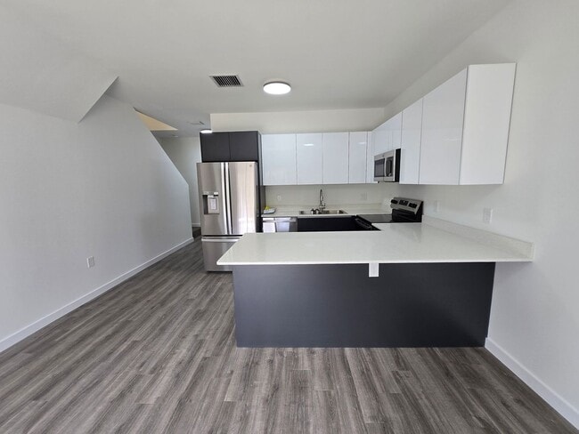 Building Photo - Eagle Trace Townhomes | 3BR/3.5BA | 2.3 Miles to UF– New Construction