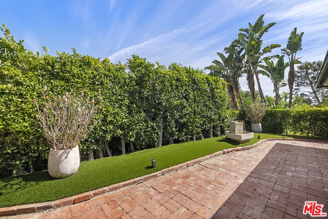 Building Photo - 9881 Beverly Grove Dr