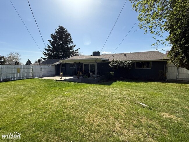 Building Photo - 4TH OF JULY MOVE IN SPECIAL!! Beautiful Fu...