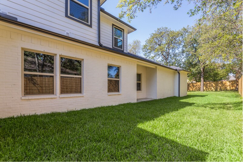 Building Photo - 310 Ditto Ave