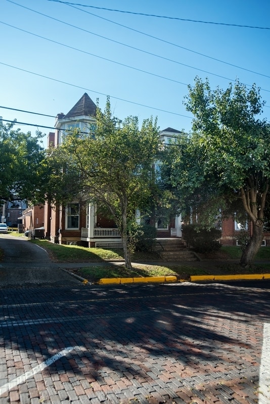 Building Photo - 27 N College St