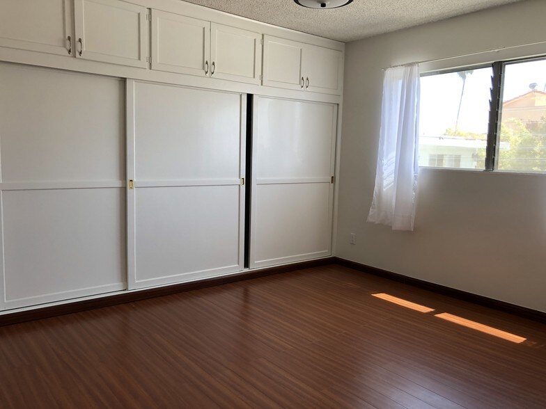 Building Photo - 943 19th St