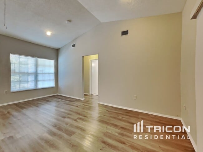 Building Photo - 1203 70th Dr E