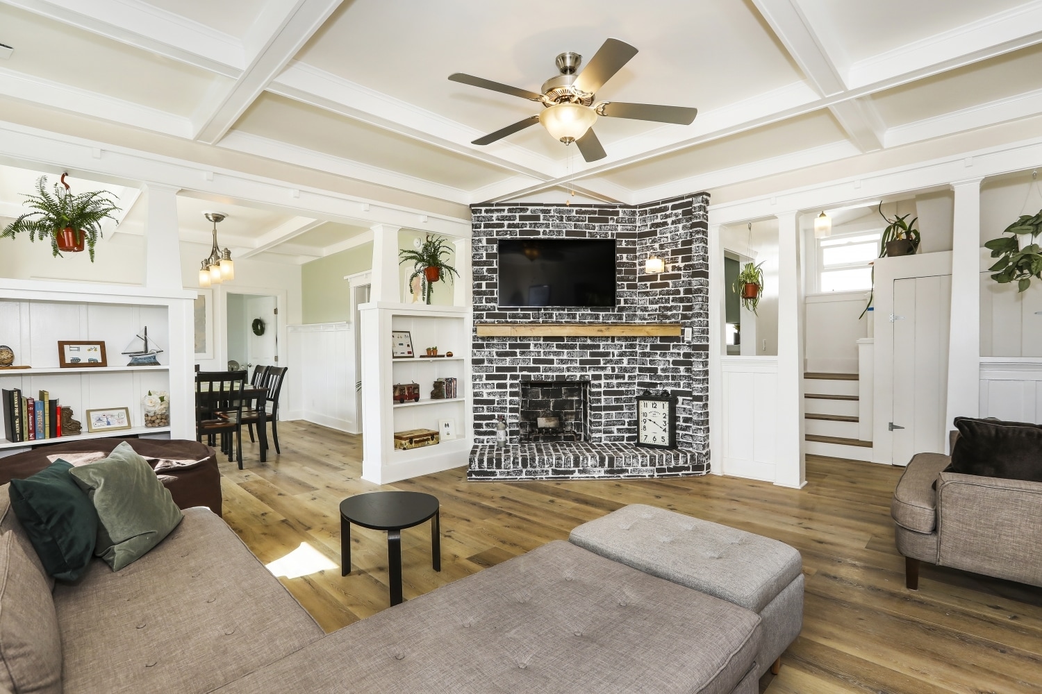 Building Photo - 3220 E 6th St