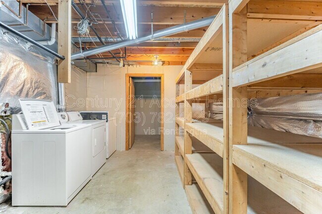 Building Photo - 16 Twin Lake Ct