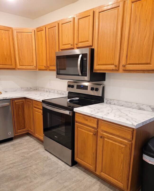 Building Photo - 4641 Hickory Grove Rd