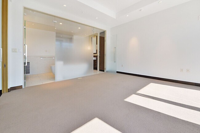 Building Photo - Waldorf Astoria -3501