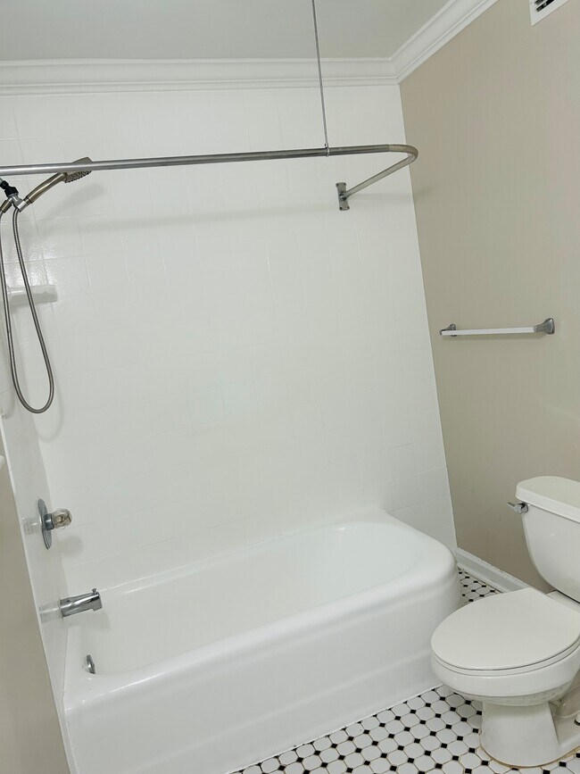 Building Photo - 4445 Irvington Ave