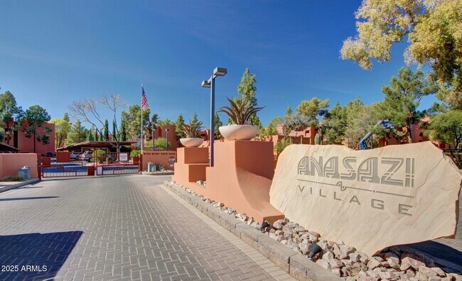 Building Photo - 4303 E Cactus Rd