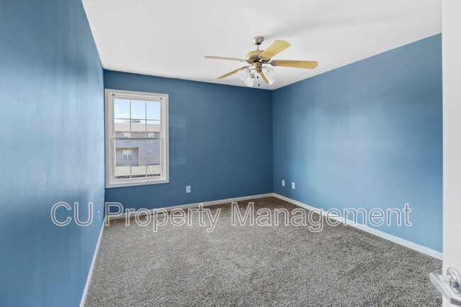 Building Photo - 819 Bluegrass Ln
