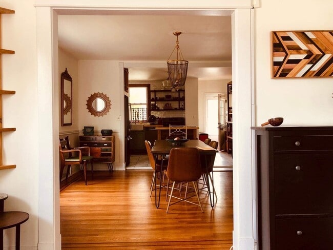 Dining, Kitchen - 701 W 37th St