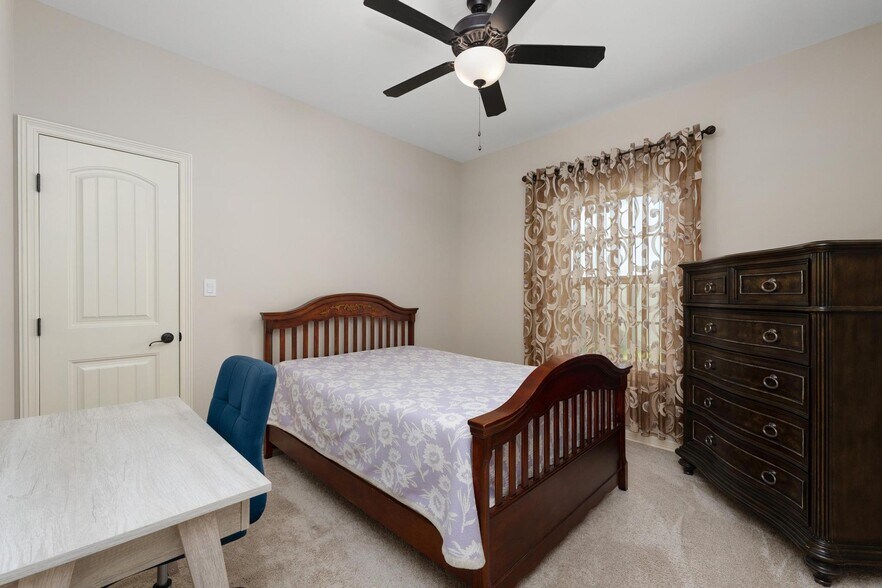 Building Photo - 6109 Teak Ave