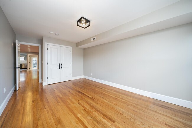Building Photo - 381 1st St