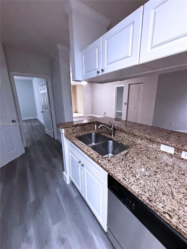 Building Photo - 17100 N Bay Rd