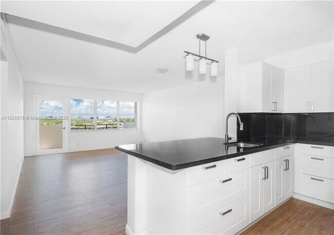 Building Photo - 401 Golden Isles Dr
