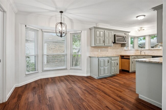 Building Photo - 5502 Coronado Dr