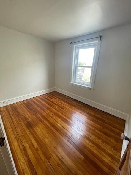 Building Photo - 266 S 46th St